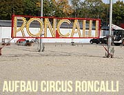 Hoch die Masten: der Circus Roncalli Aufbau am Leonrodplatz hat am 28.09.2017 begonnen. (©Foto: Martin Schmitz)